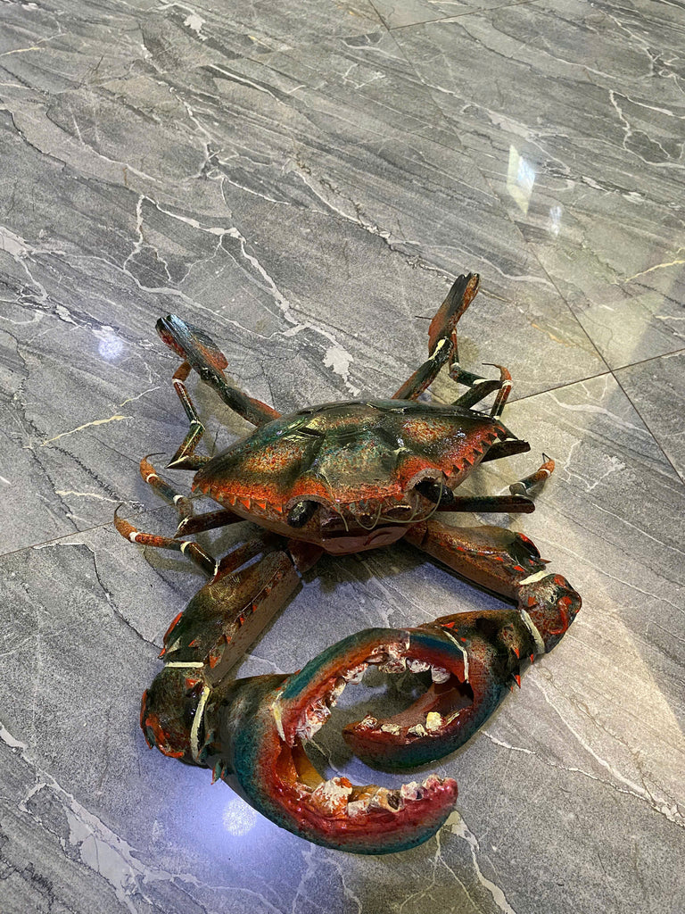  This 40x40x15cm, handcrafted bamboo crab model is used for wall decoration. 